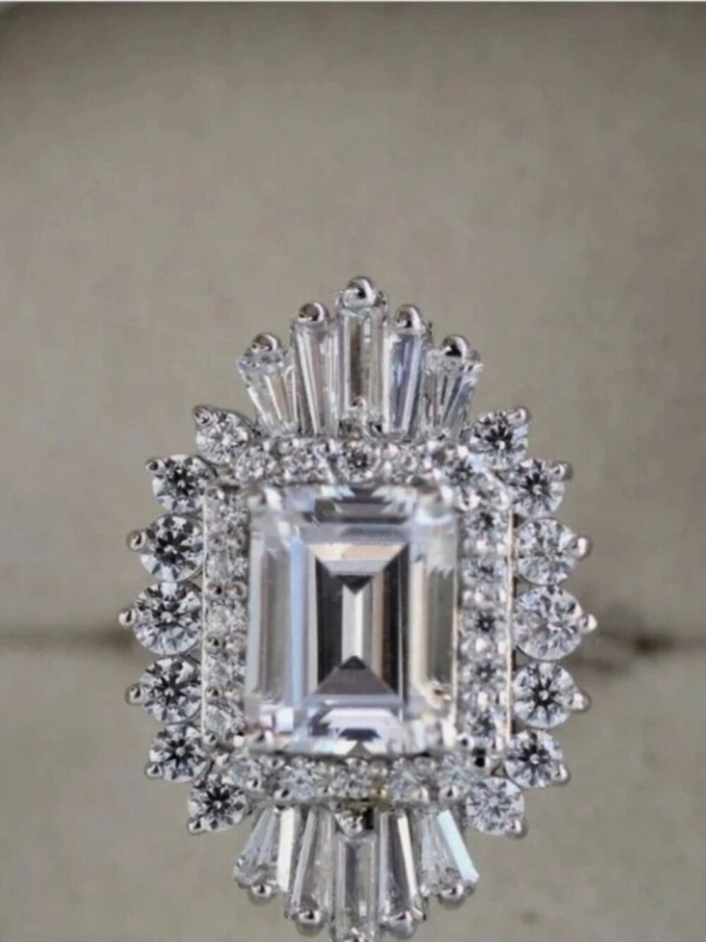 VVS1 3.5 CARAT*VINTAGE HALO EMERALD-CUT MOISSANITE RING SIZE 6 US